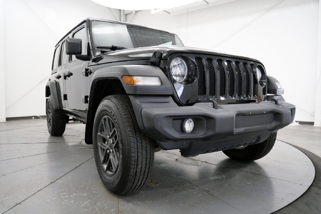 Used 2020 Jeep Wrangler Unlimited Sport w/ Technology Group AWD/4WD image 41