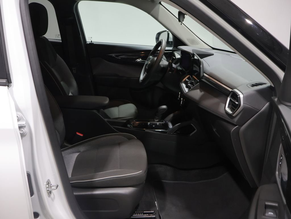Used 2025 Chevrolet TrailBlazer LT image 23