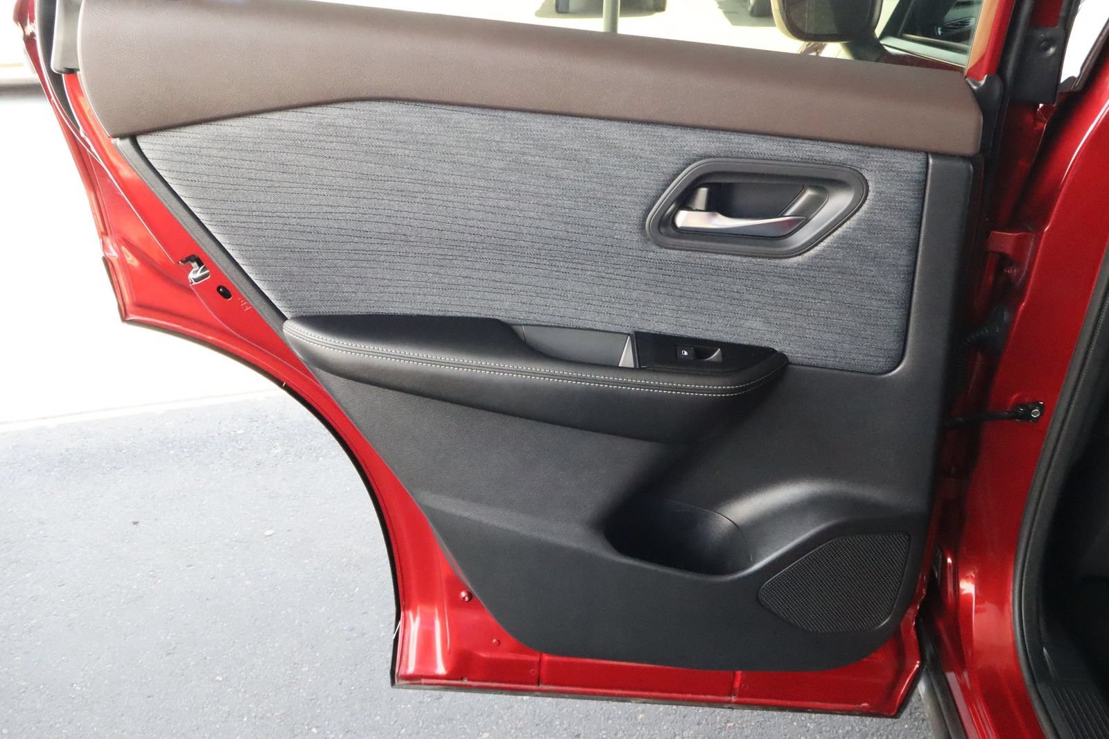 Used 2023 Nissan Rogue SV FWD image 37