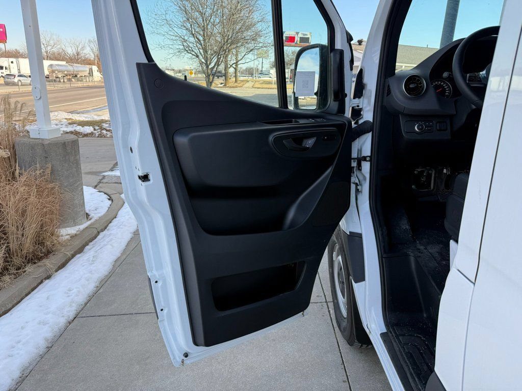New 2025 Mercedes-Benz Sprinter 2500 image 9