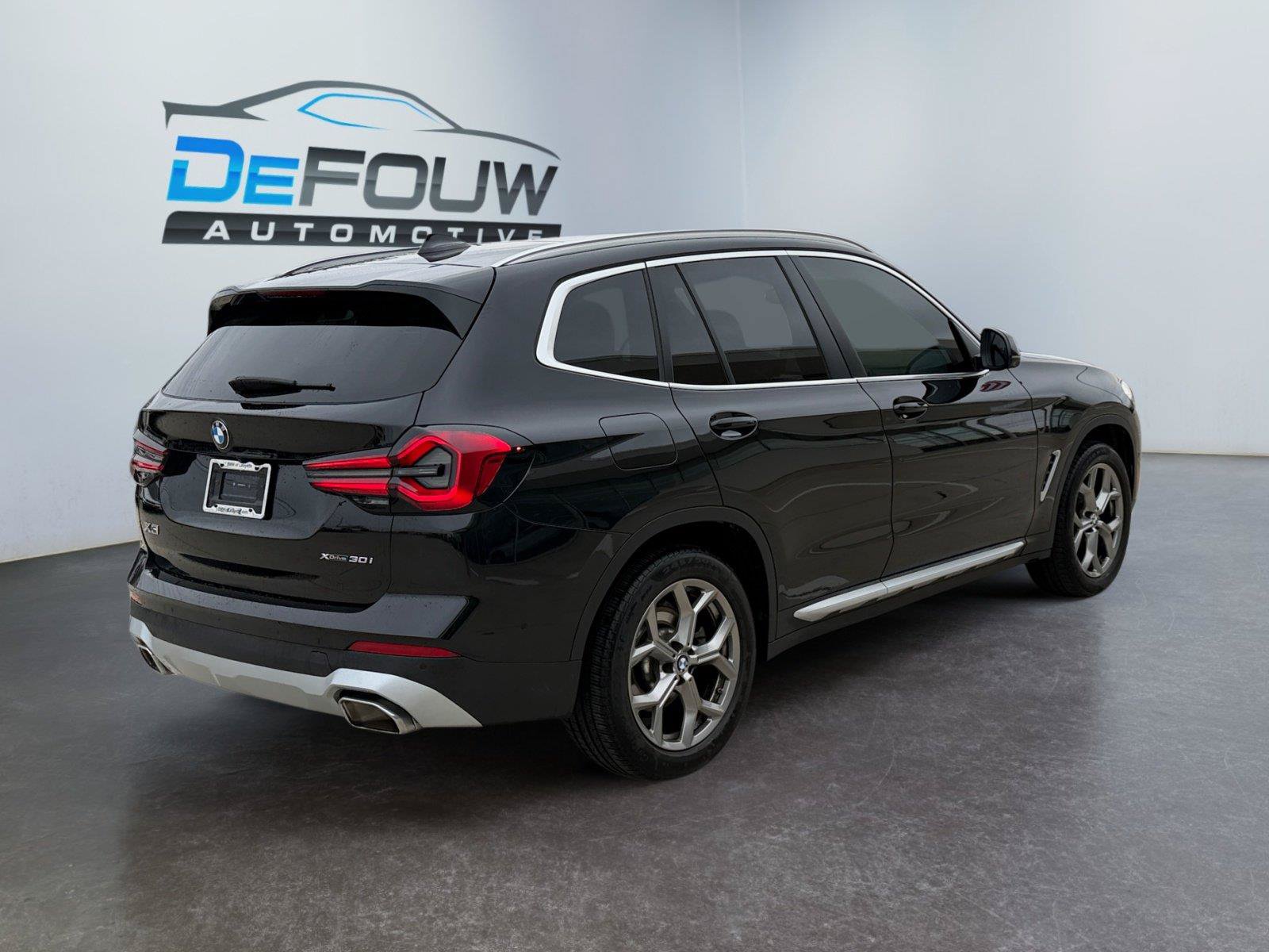 Used 2024 BMW X3 xDrive30i w/ Premium Package AWD/4WD image 3
