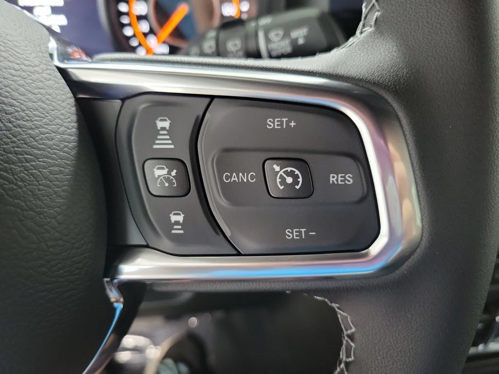 New 2026 Jeep Wrangler Unlimited Sahara w/ Technology Group AWD/4WD image 25