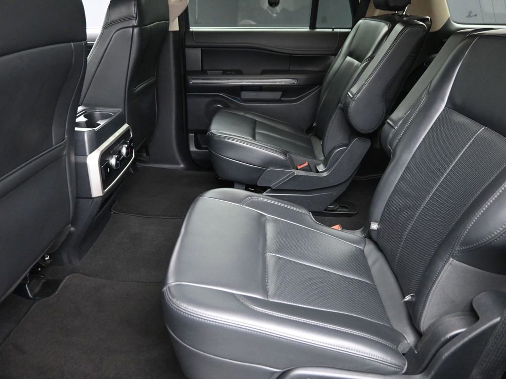 Used 2024 Ford Expedition XLT image 11