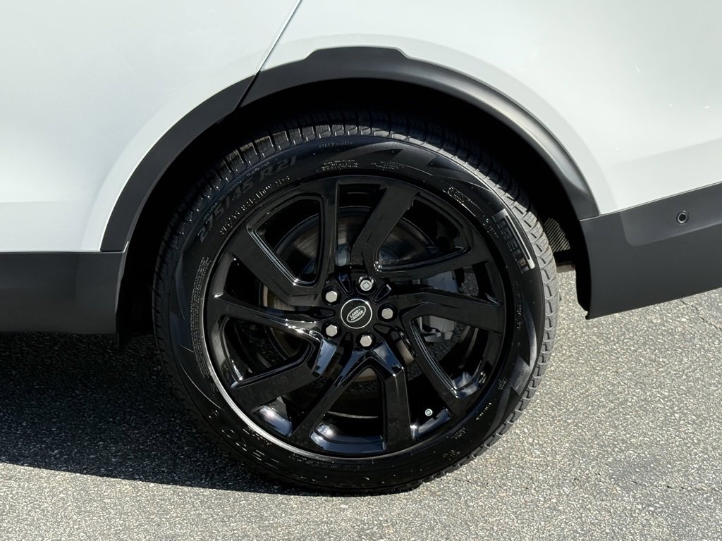New 2025 Land Rover Discovery S image 9
