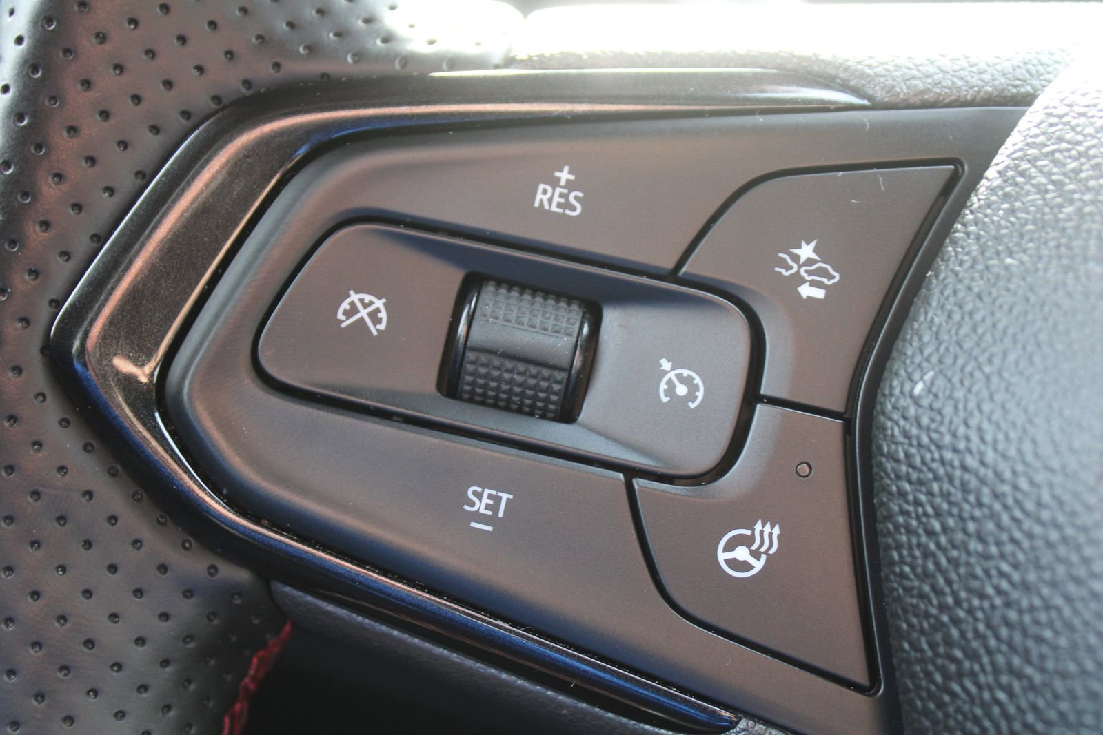 Used 2024 Chevrolet Trax RS image 26