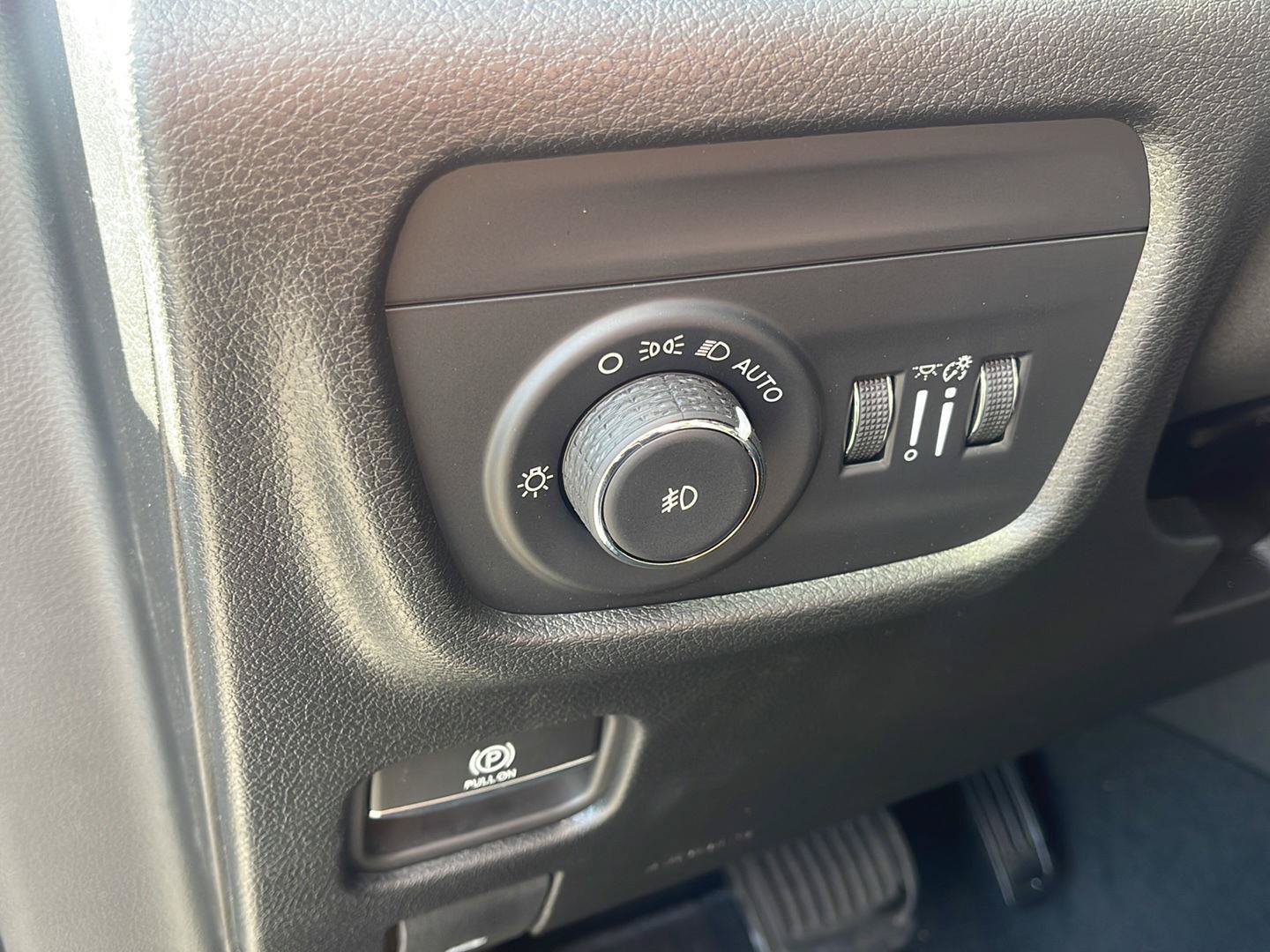 Used 2026 Jeep Grand Cherokee Limited w/ Limited Altitude Package RWD image 18