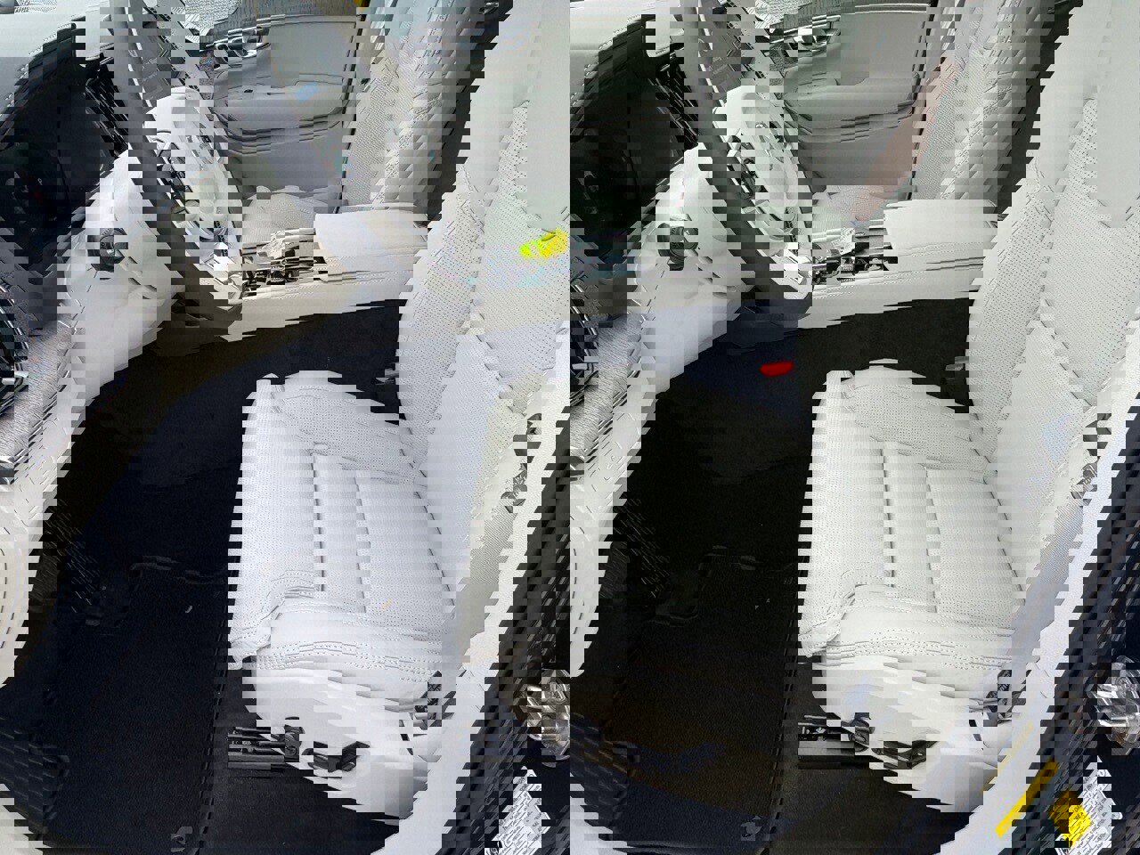 New 2026 Volvo XC90 B6 Ultra image 18