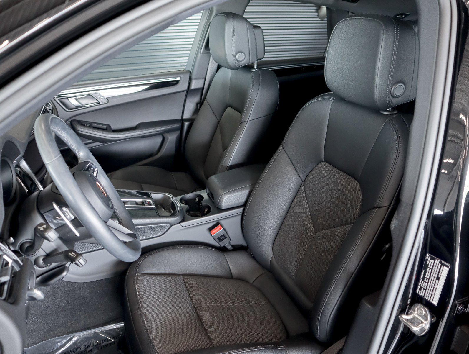 Certified 2023 Porsche Macan AWD/4WD image 5
