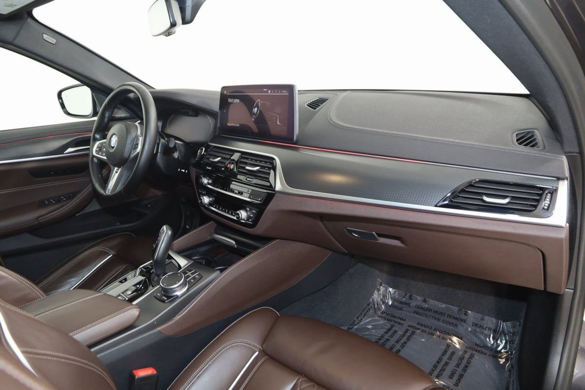Used 2023 BMW M550i xDrive image 53