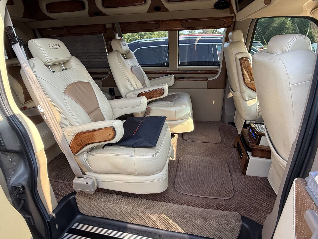 Used 2015 Chevrolet Express 2500 image 22