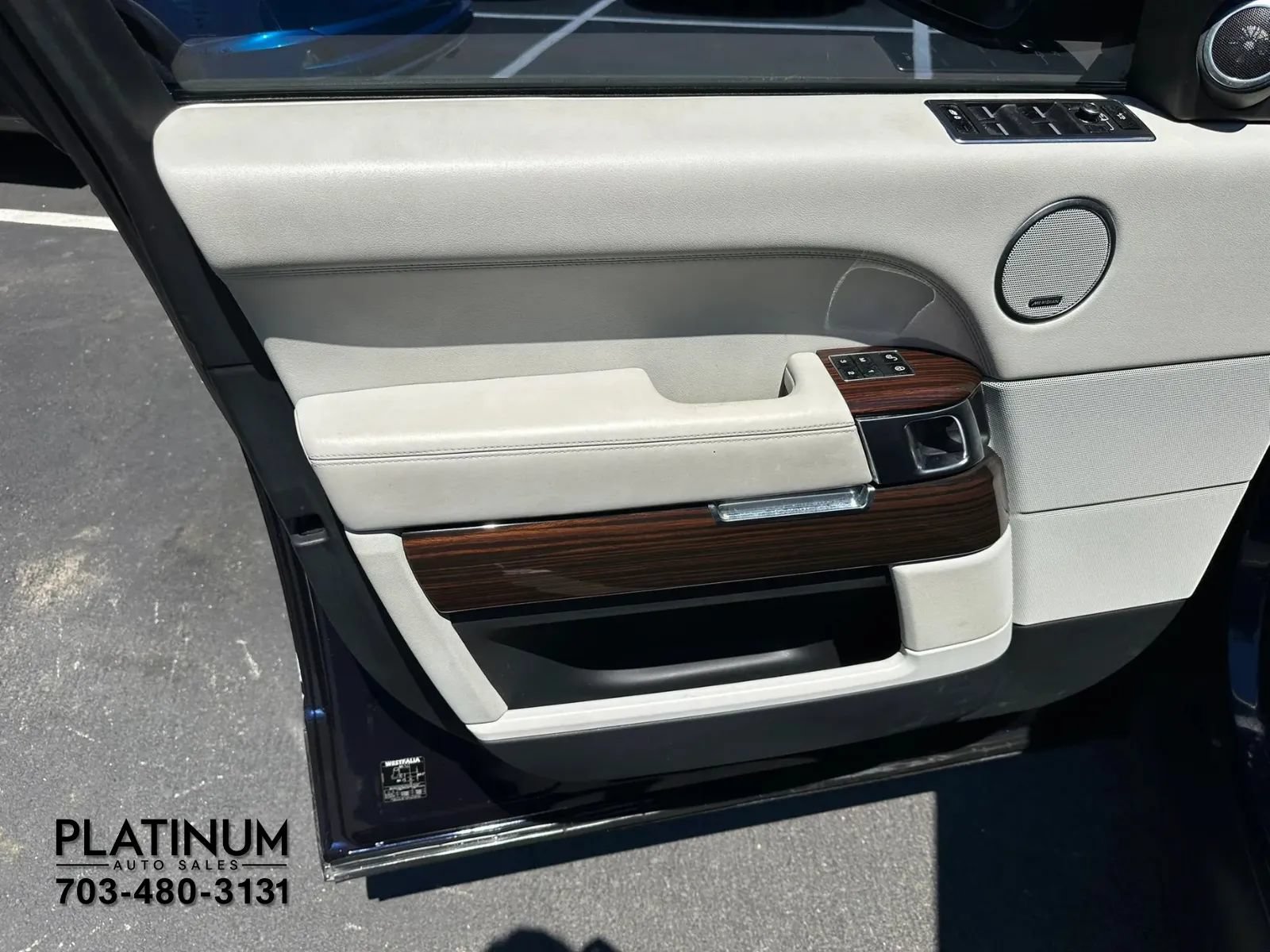 Used 2015 Land Rover Range Rover HSE AWD/4WD image 17
