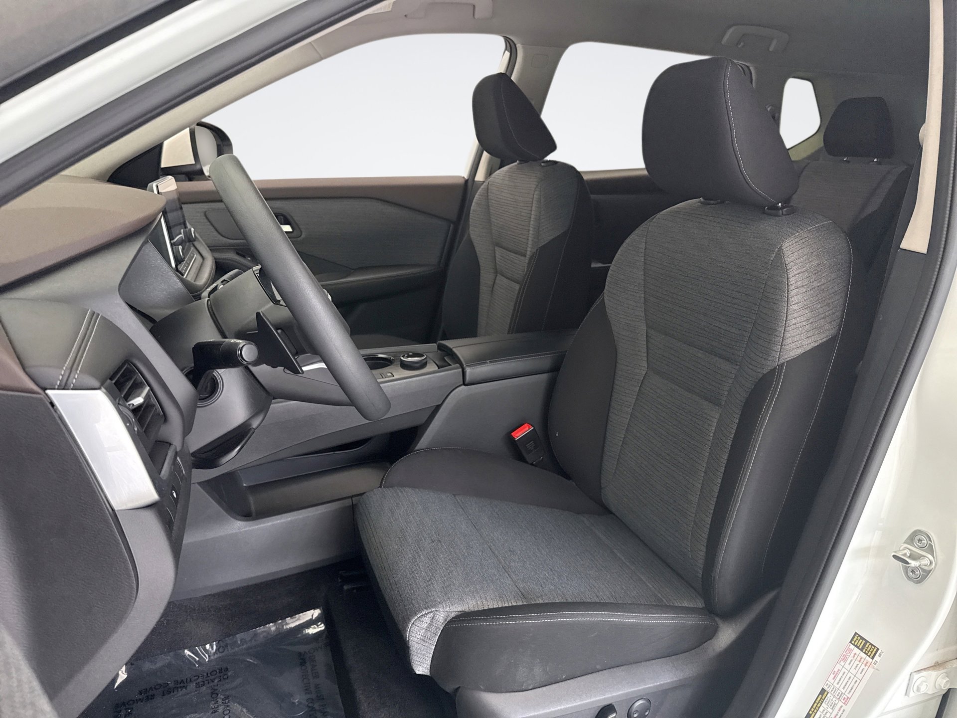 Used 2023 Nissan Rogue SV image 11
