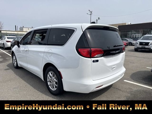Used 2022 Chrysler Voyager LX image 8