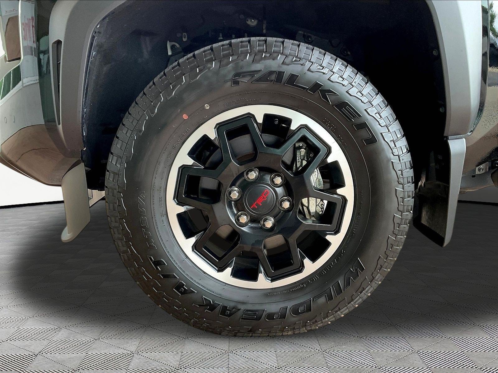 Used 2025 Toyota Tacoma TRD Off-Road w/ TRD Off Road Upgrade Package AWD/4WD image 32