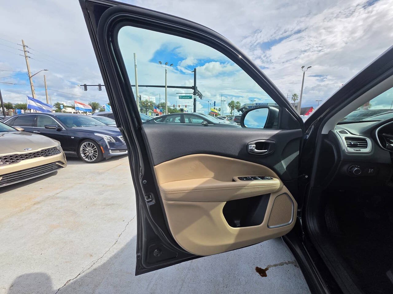 Used 2018 Jeep Compass Sport w/ Tech Group AWD/4WD image 3