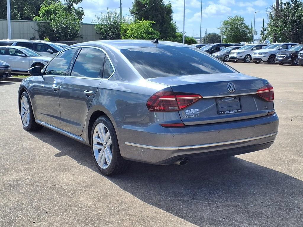Used 2018 Volkswagen Passat 2.0T SE FWD image 2