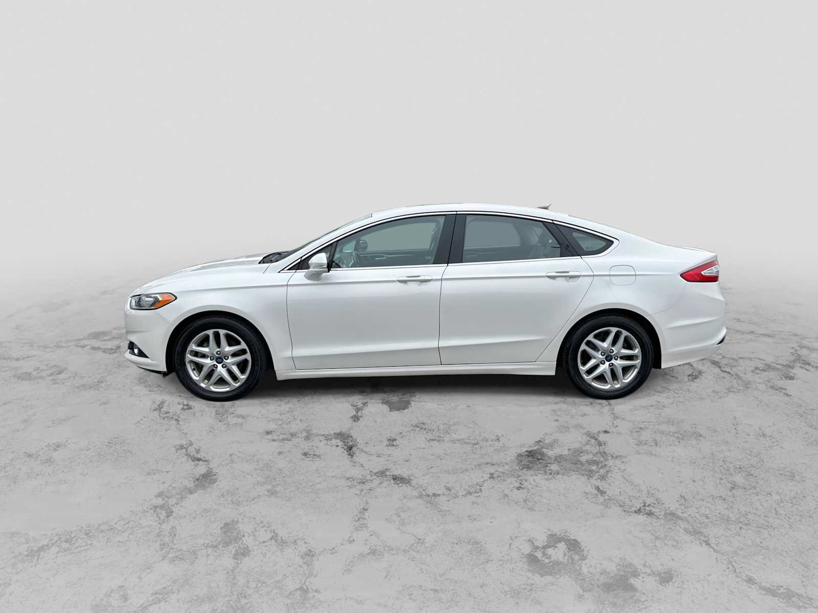 Used 2015 Ford Fusion SE w/ Equipment Group 202A FWD image 5