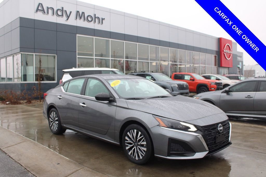 Used 2024 Nissan Altima 2.5 SV image 1