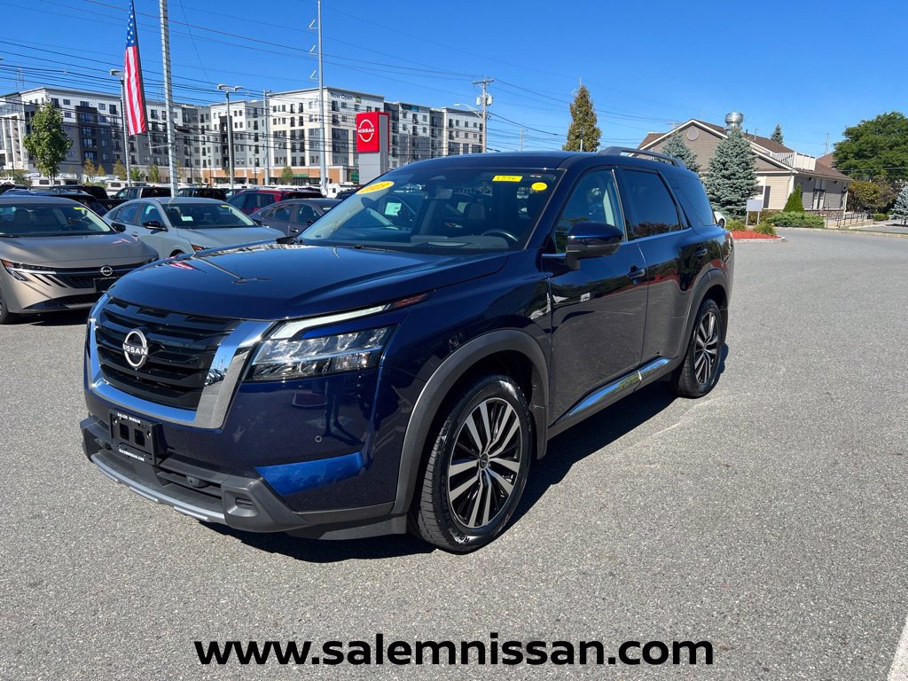 Used 2024 Nissan Pathfinder Platinum AWD/4WD image 3