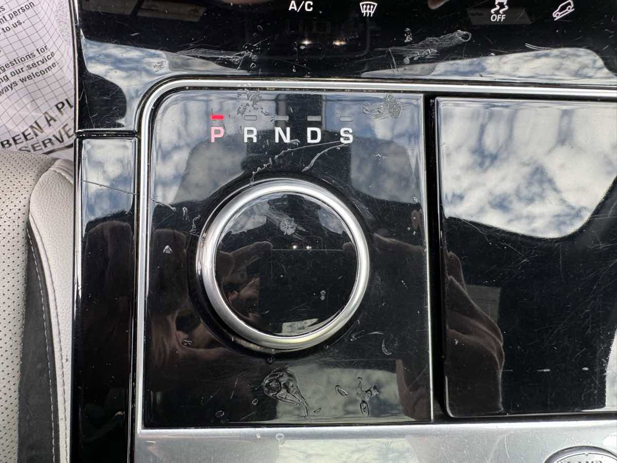 Used 2020 Land Rover Range Rover Velar R-Dynamic S image 17