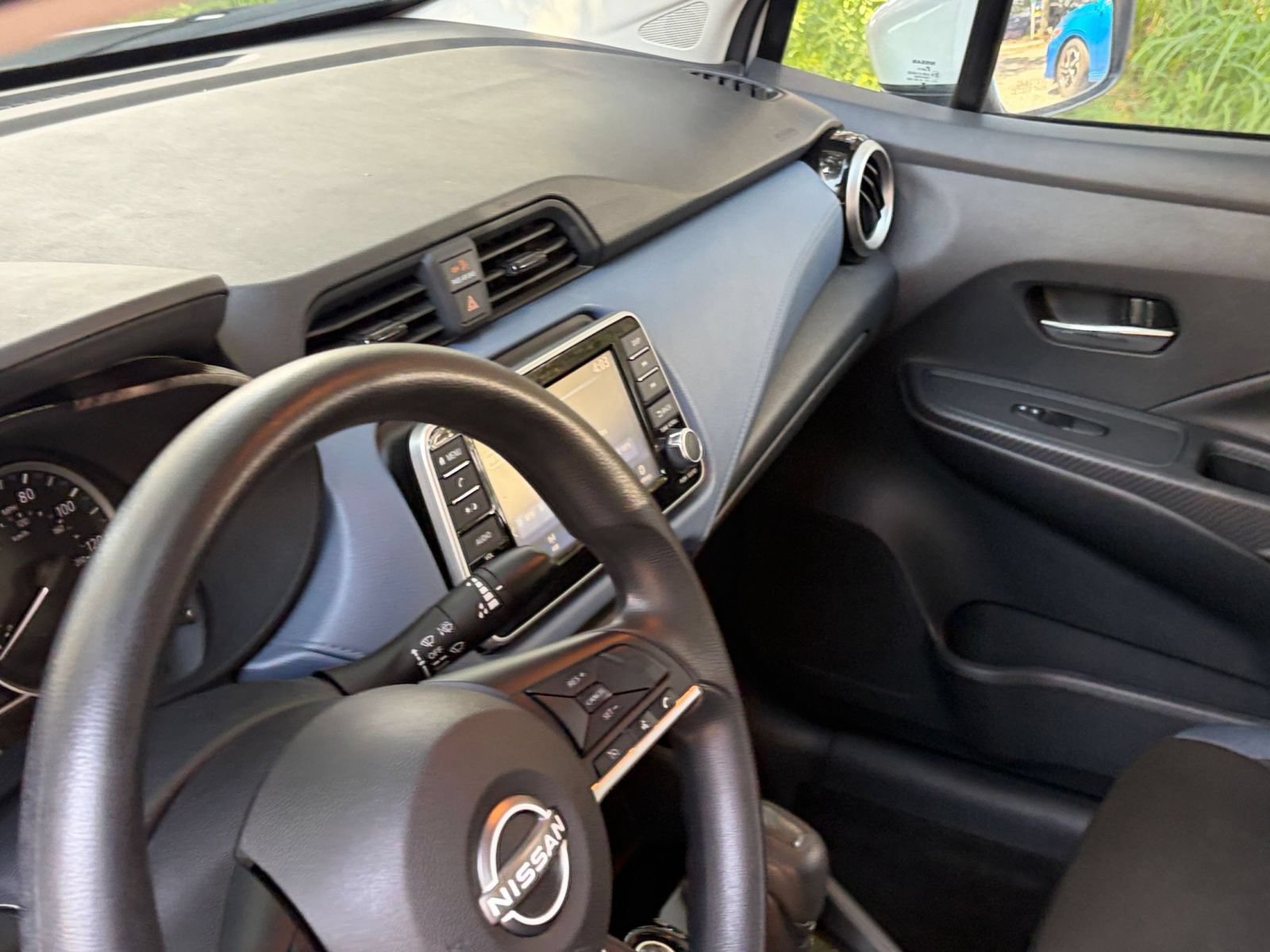 Used 2025 Nissan Versa SV FWD image 33