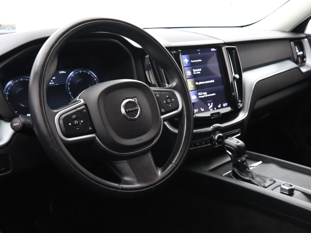 Used 2018 Volvo XC60 T6 Momentum w/ Vision Package image 15