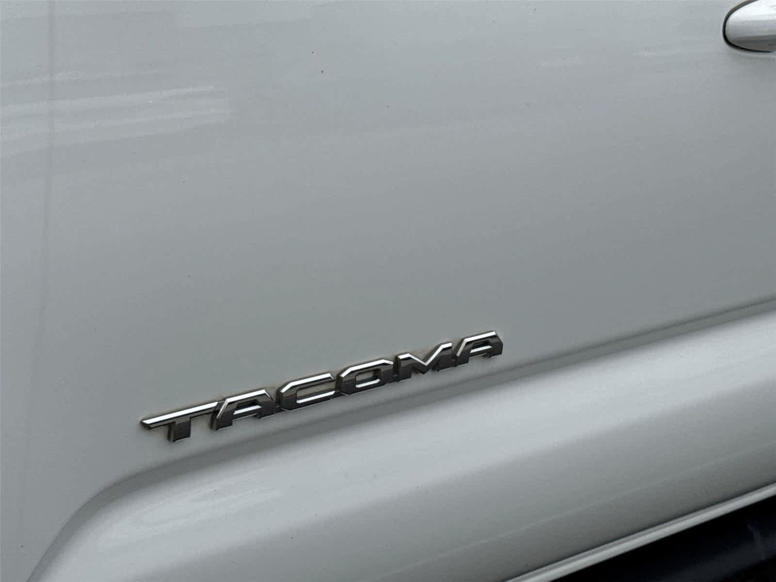 Used 2020 Toyota Tacoma TRD Off-Road AWD/4WD image 11