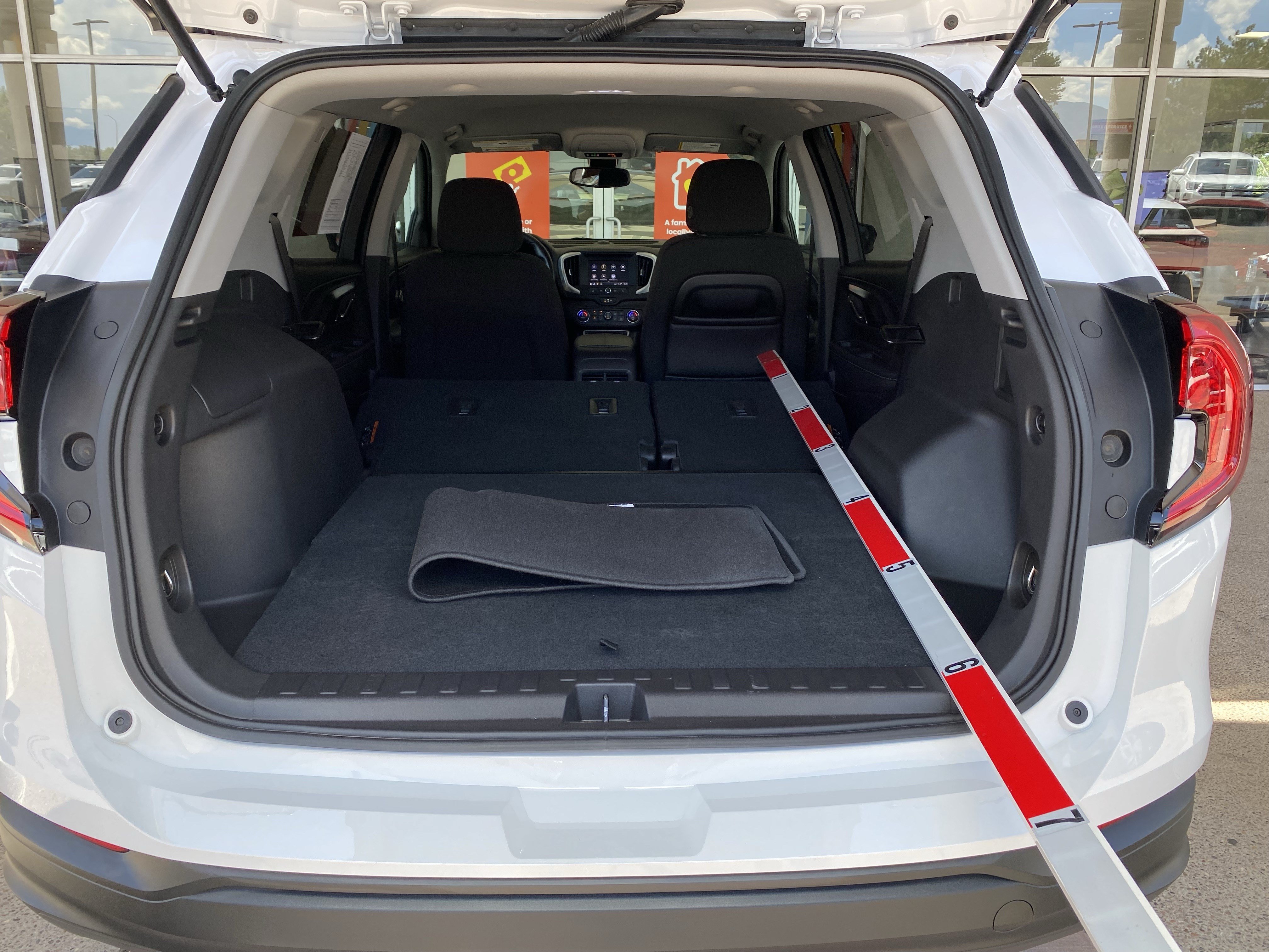 Used 2024 GMC Terrain SLE w/ Driver Convenience Package AWD/4WD image 18