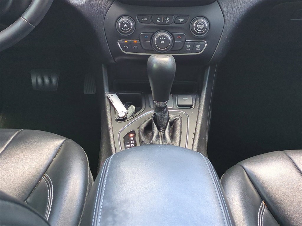 Used 2020 Jeep Cherokee Latitude Plus image 19