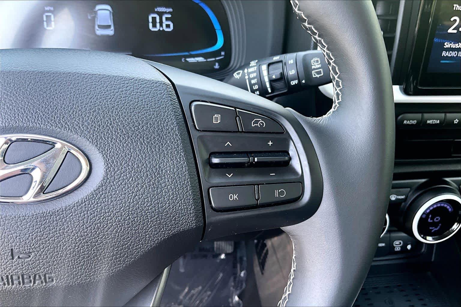 Used 2025 Hyundai Venue Limited FWD image 25
