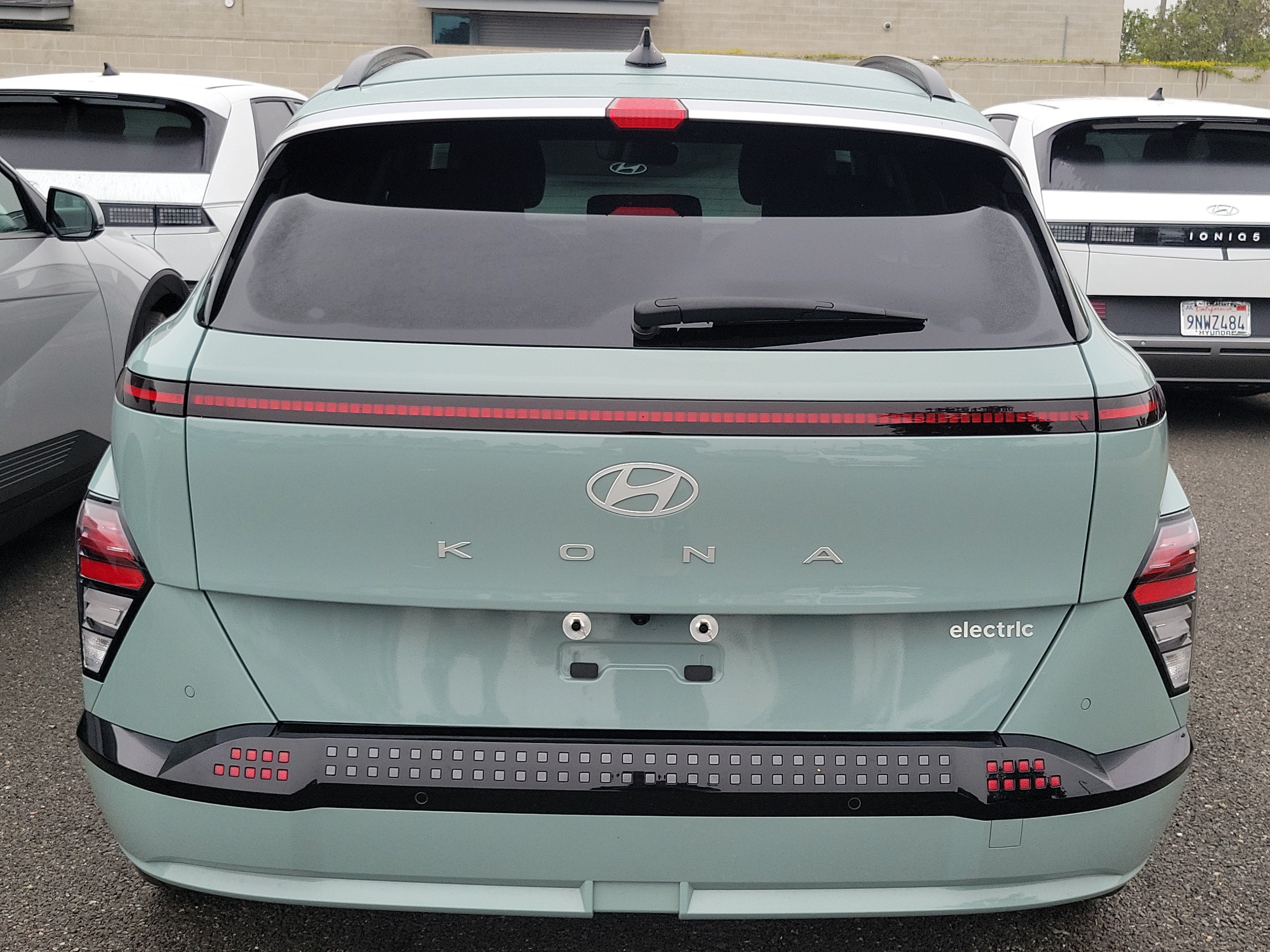 Used 2024 Hyundai Kona Limited FWD image 5