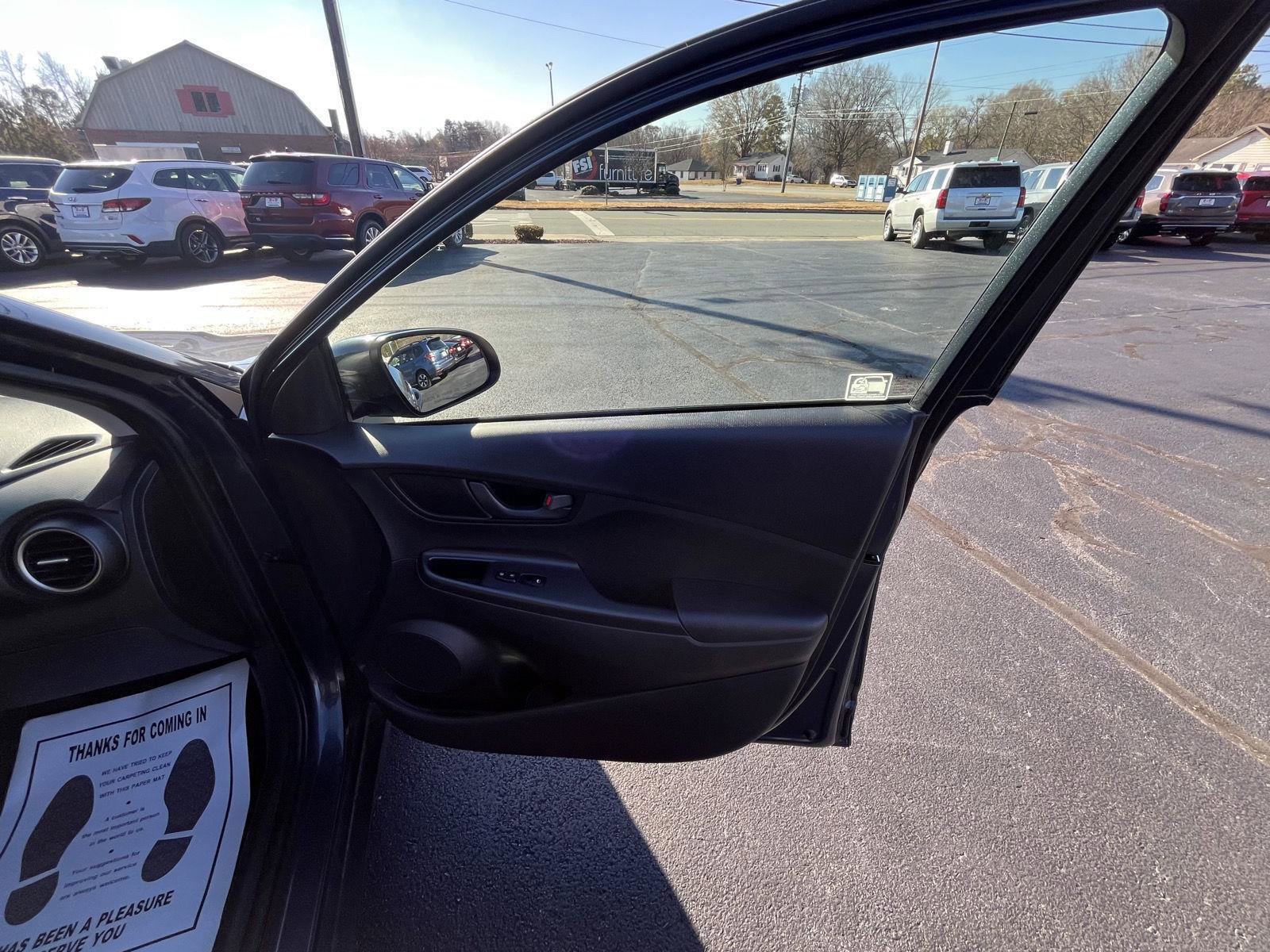 Used 2019 Hyundai Kona SE image 14