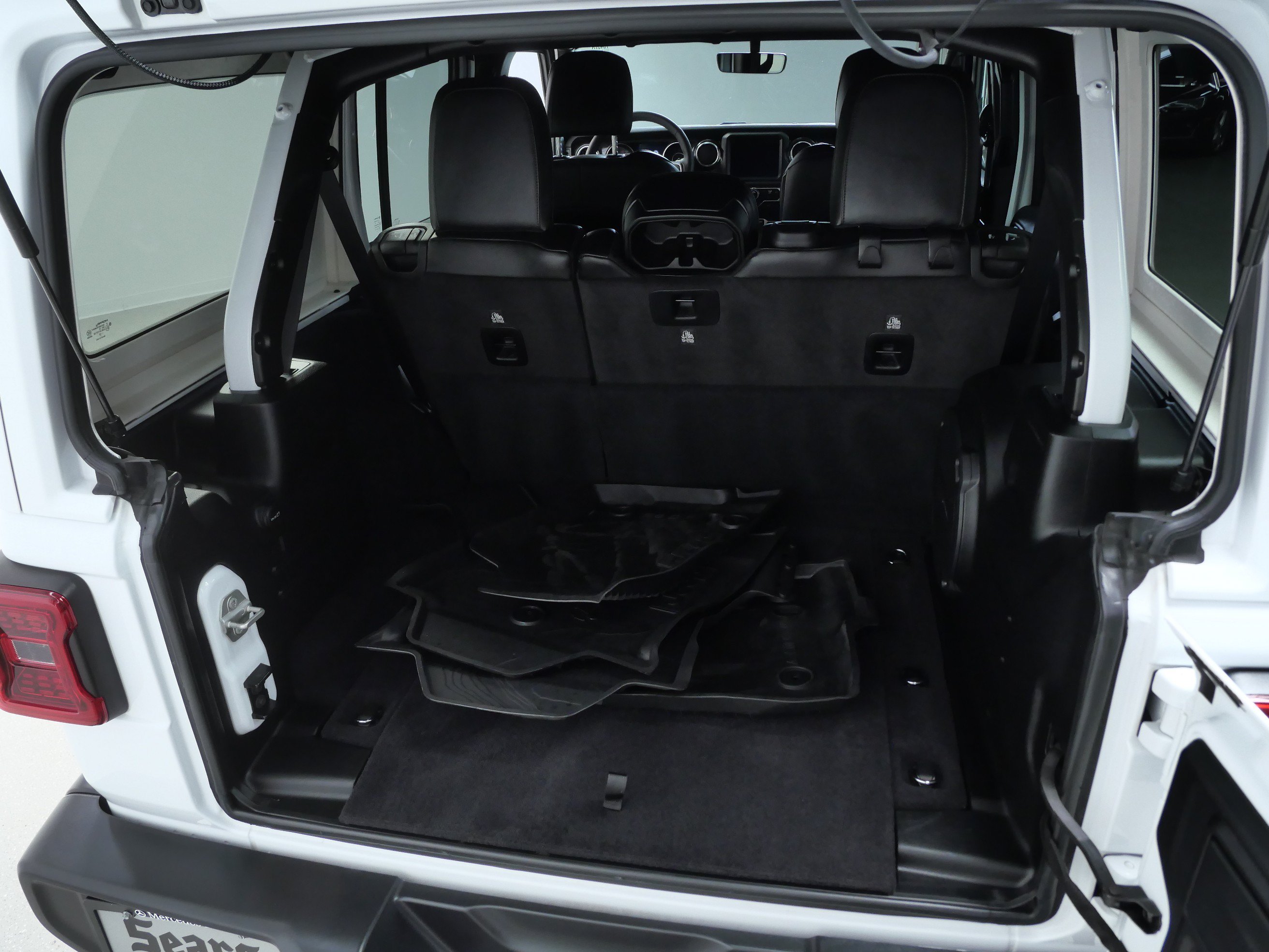 Used 2023 Jeep Wrangler Unlimited Sahara AWD/4WD image 6