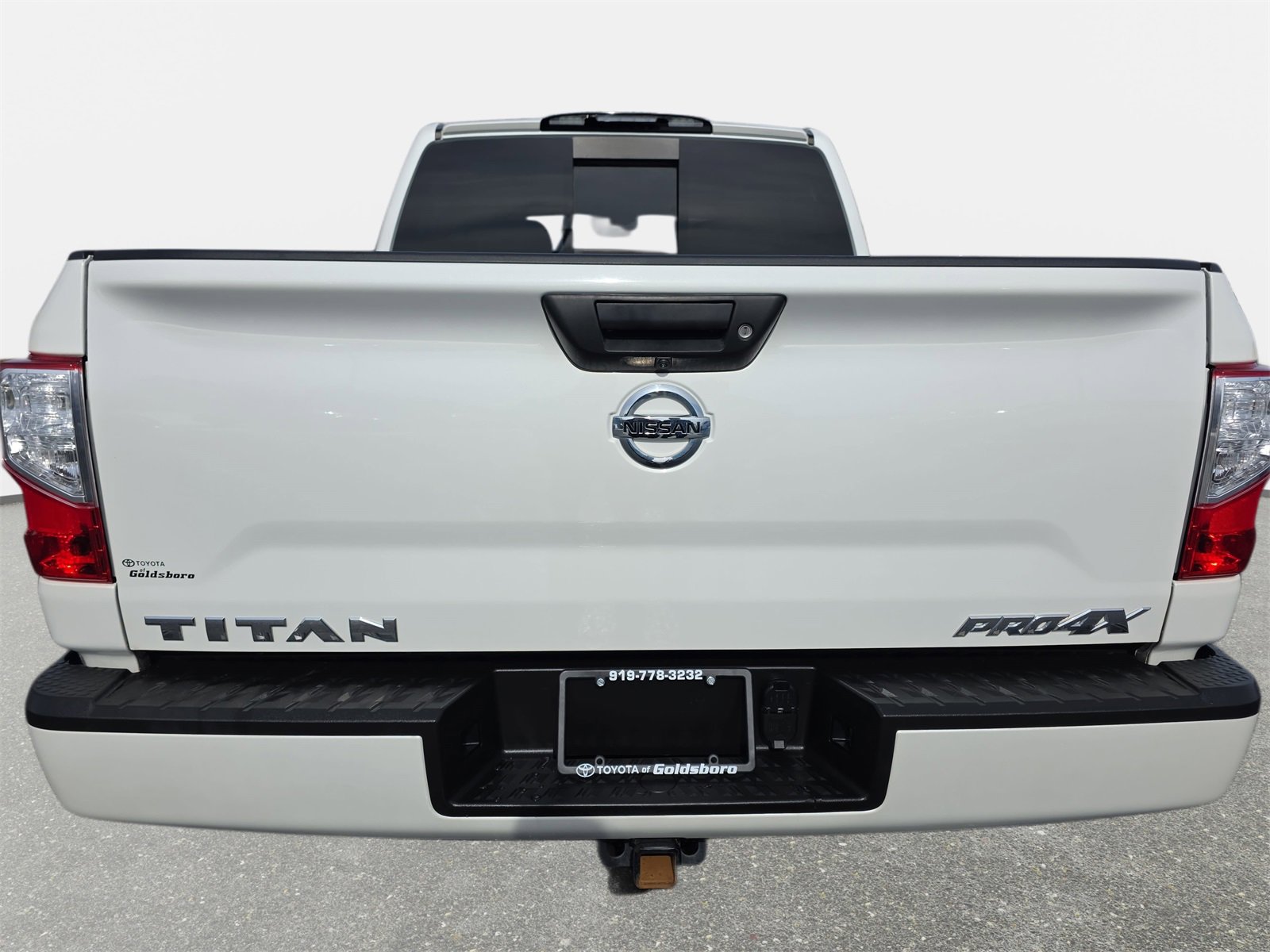 Used 2019 Nissan Titan PRO-4X image 12