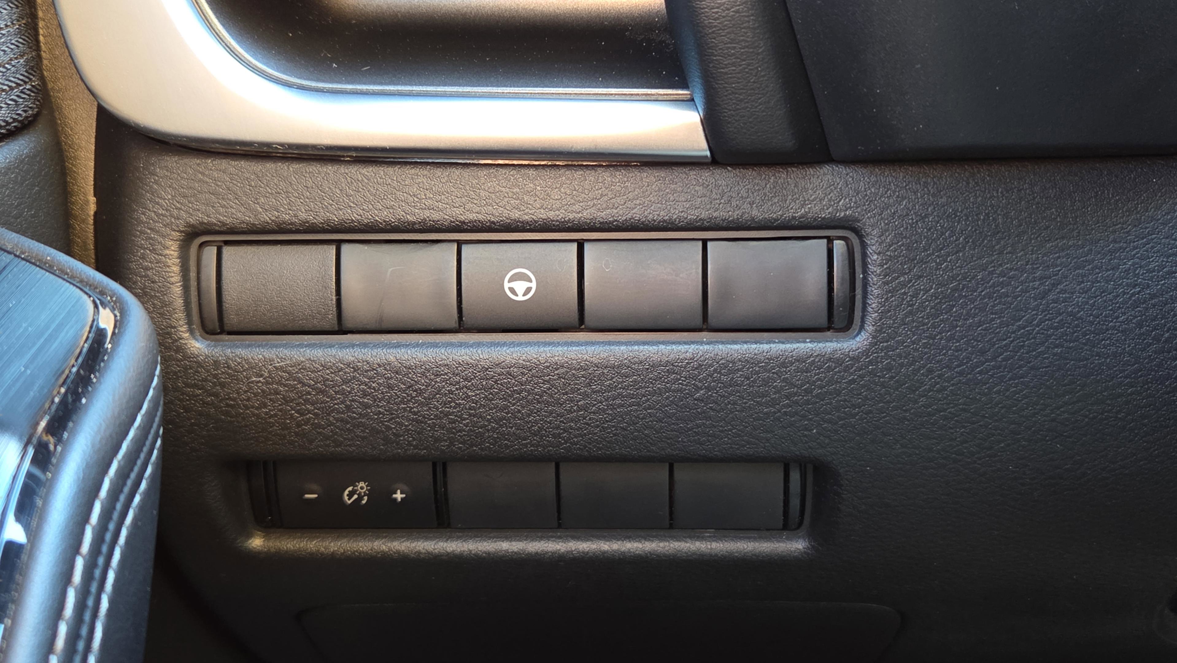 Used 2022 Nissan Rogue SV image 25