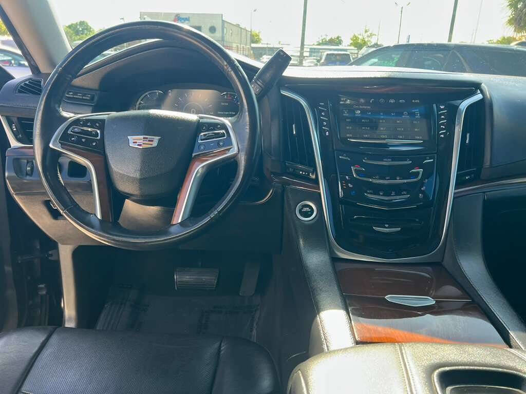 Used 2018 Cadillac Escalade Premium Luxury RWD image 15