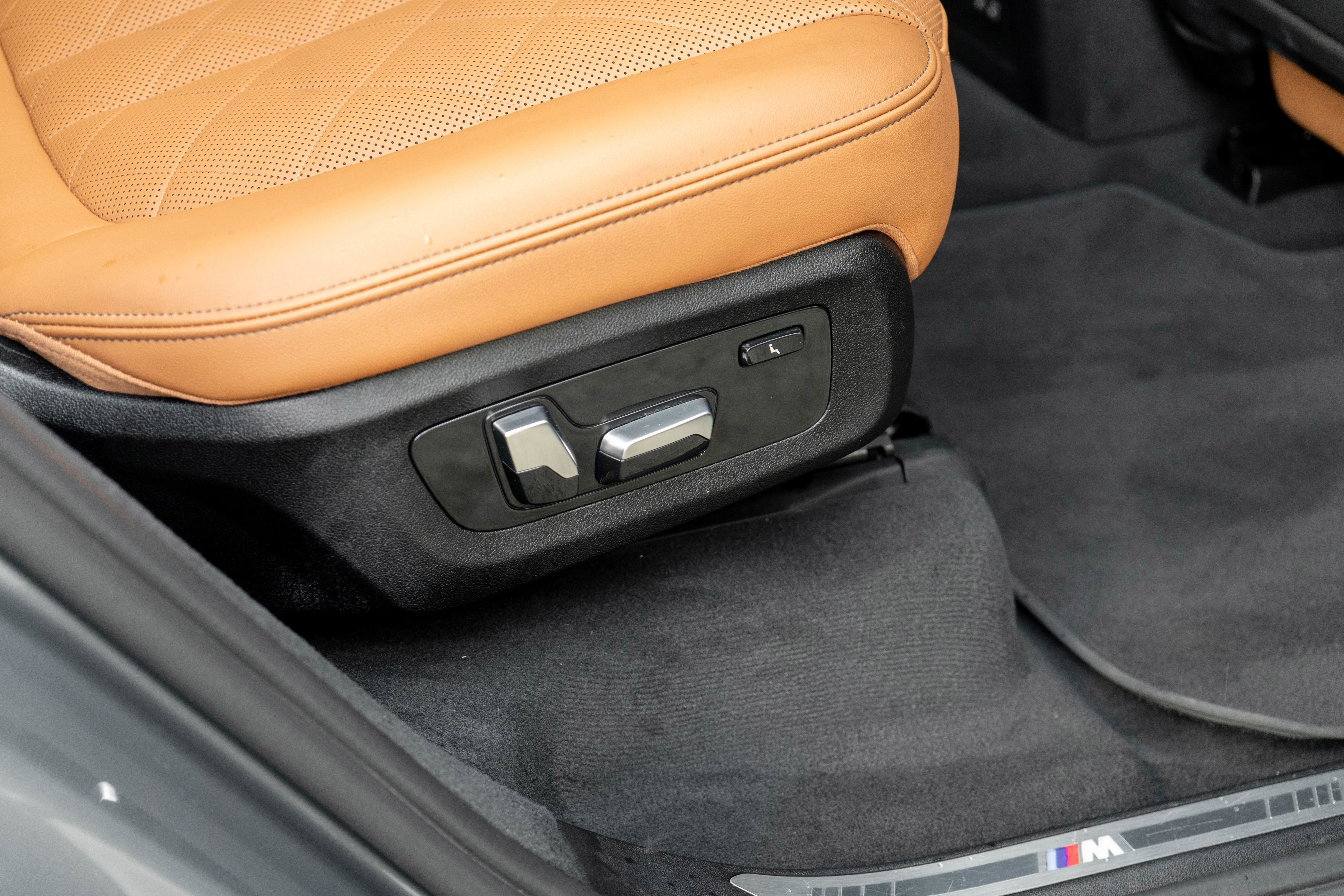 Used 2023 BMW X7 M60i image 48