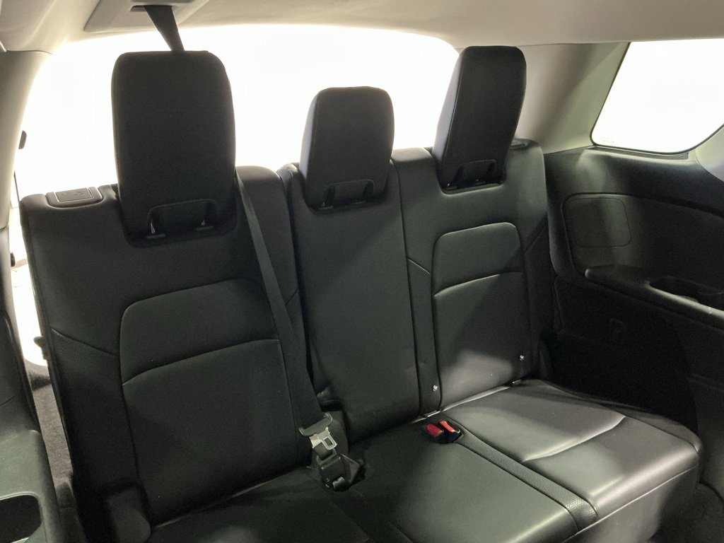 Used 2025 Nissan Pathfinder SL image 27