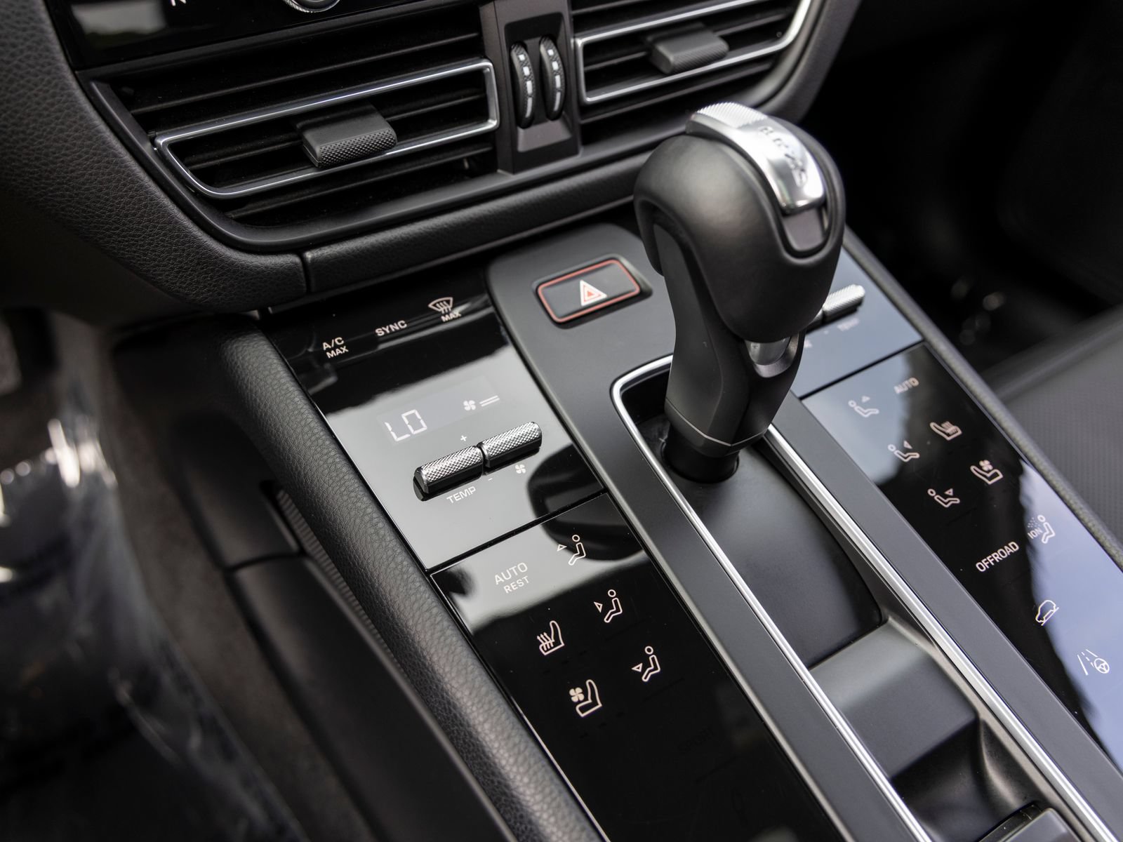 Certified 2026 Porsche Macan AWD/4WD image 44
