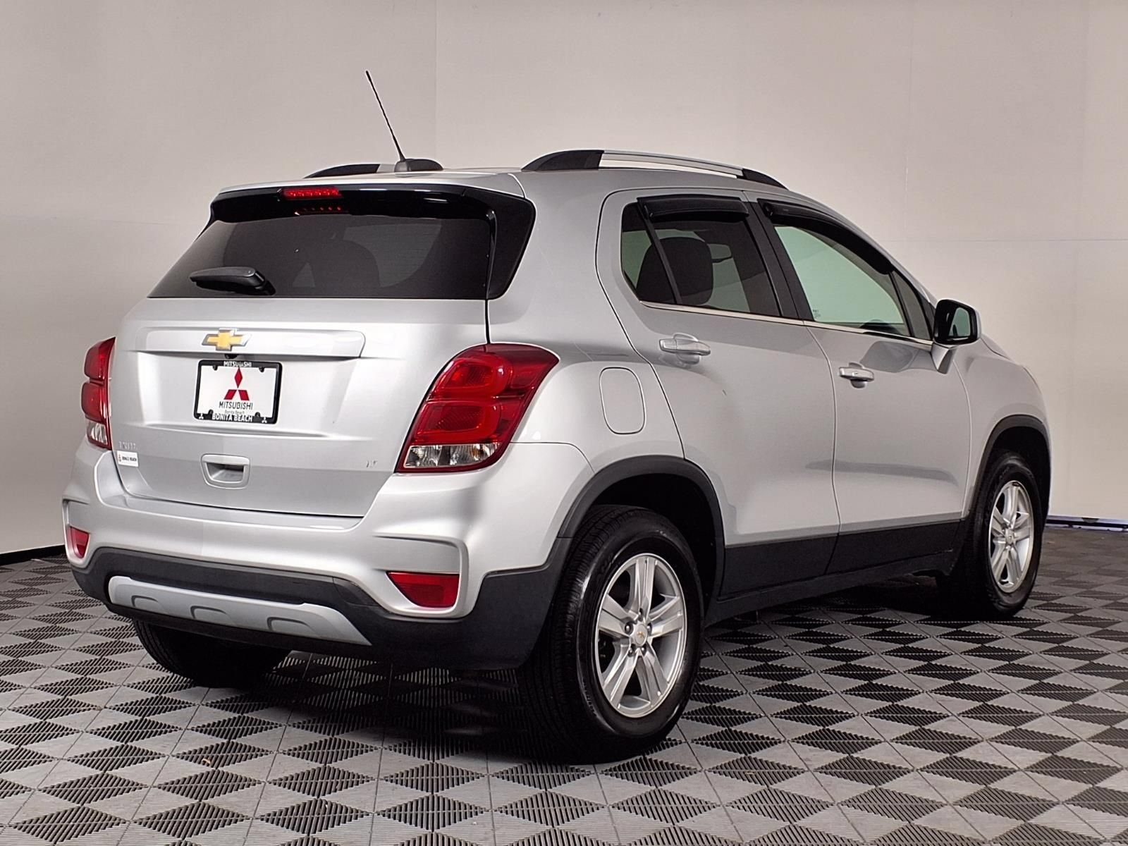 Used 2020 Chevrolet Trax LT w/ LT Convenience Package AWD/4WD image 29
