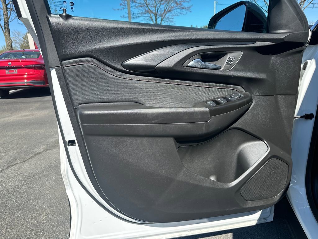 Used 2023 Chevrolet TrailBlazer RS w/ Convenience Package AWD/4WD image 5