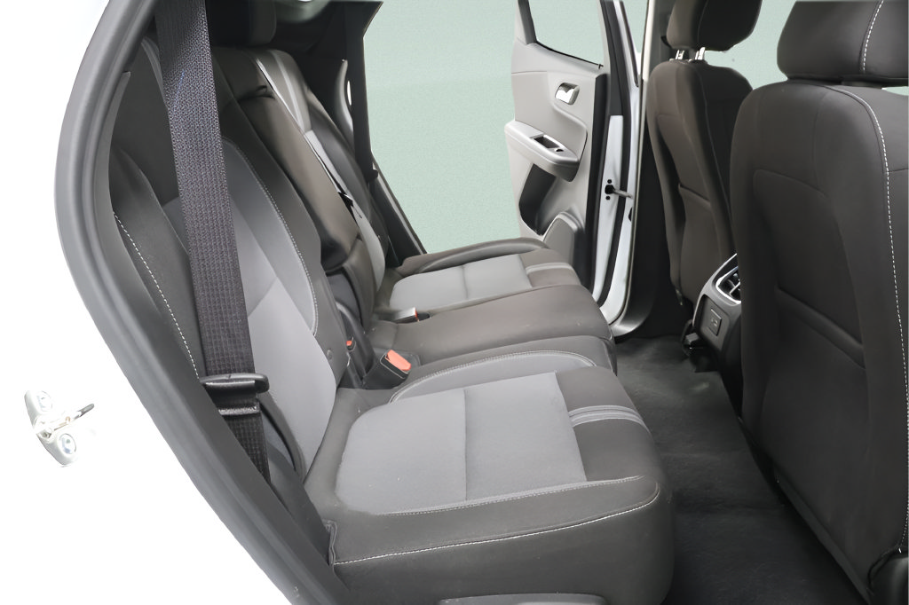 Used 2025 Chevrolet Blazer LT FWD image 27