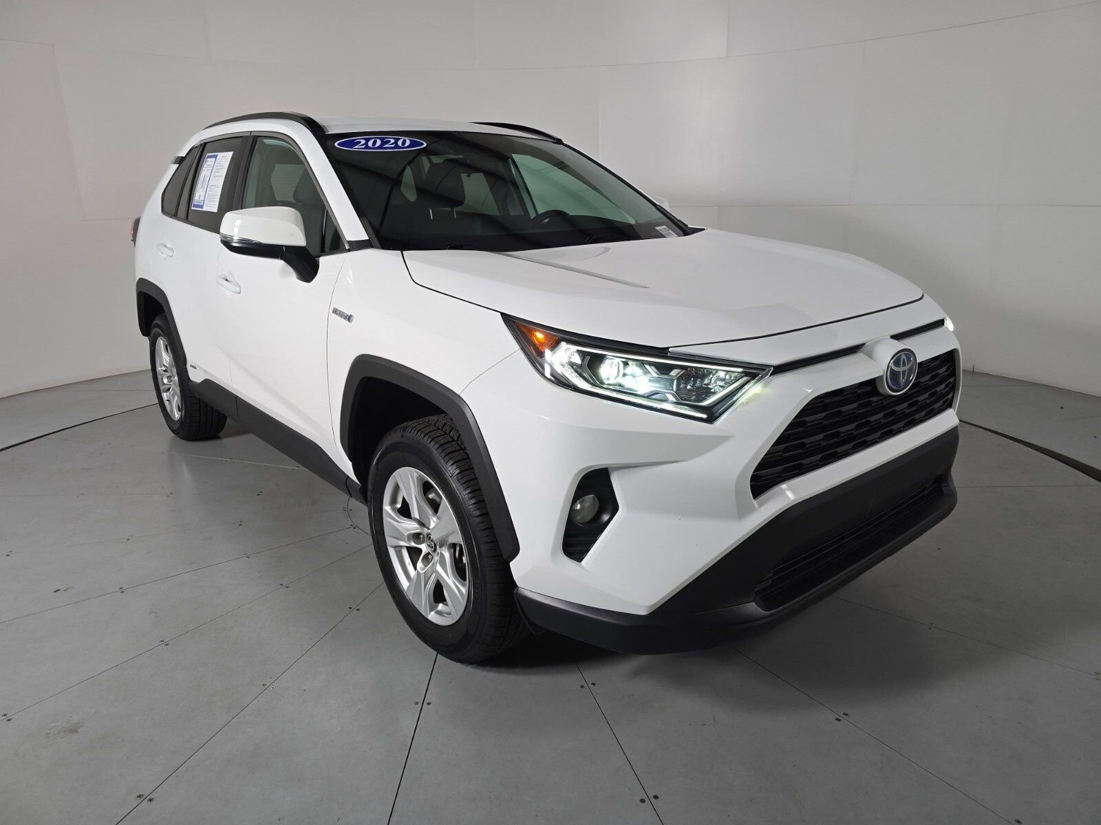 Used 2020 Toyota RAV4 XLE w/ Carpet Mat Package image 7