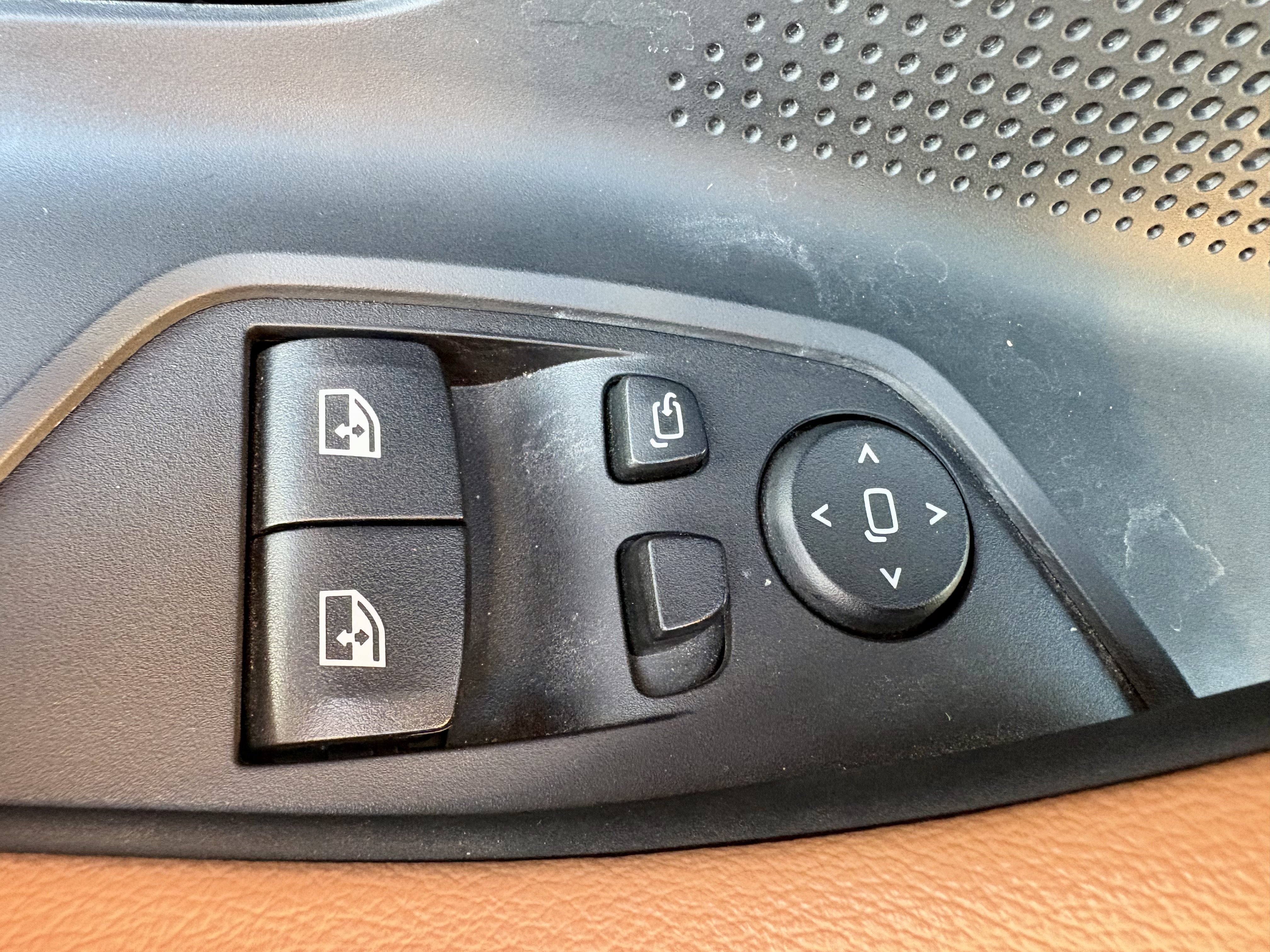 Used 2023 BMW 230i Coupe w/ M Sport Package image 13