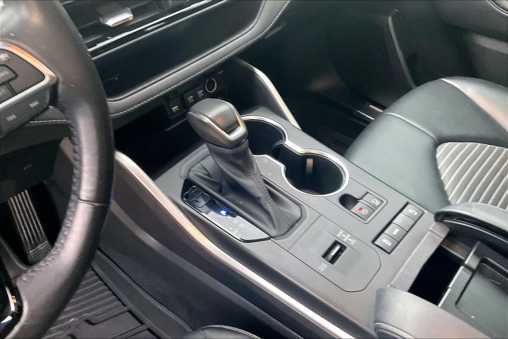 Used 2021 Toyota Highlander XSE FWD image 13