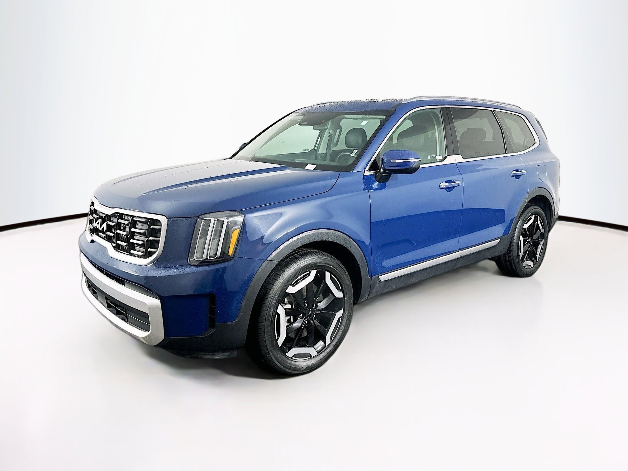Used 2025 Kia Telluride S FWD image 3