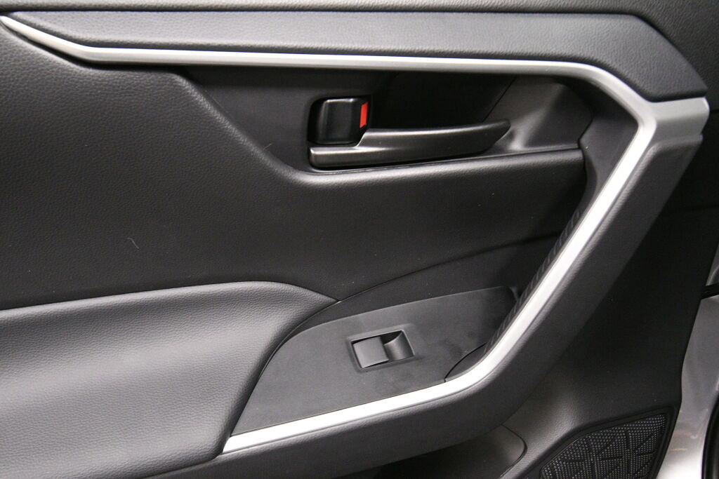 Used 2025 Toyota RAV4 LE image 20