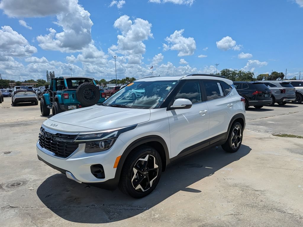 Certified 2025 Kia Seltos EX w/ EX Sunroof Package FWD image 4