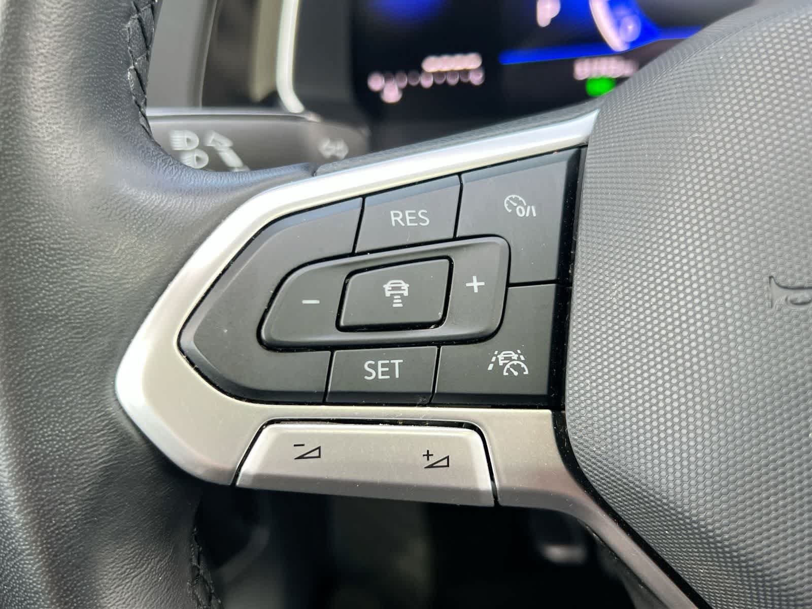 Used 2024 Volkswagen Jetta SE w/ Panoramic Sunroof Package FWD image 23