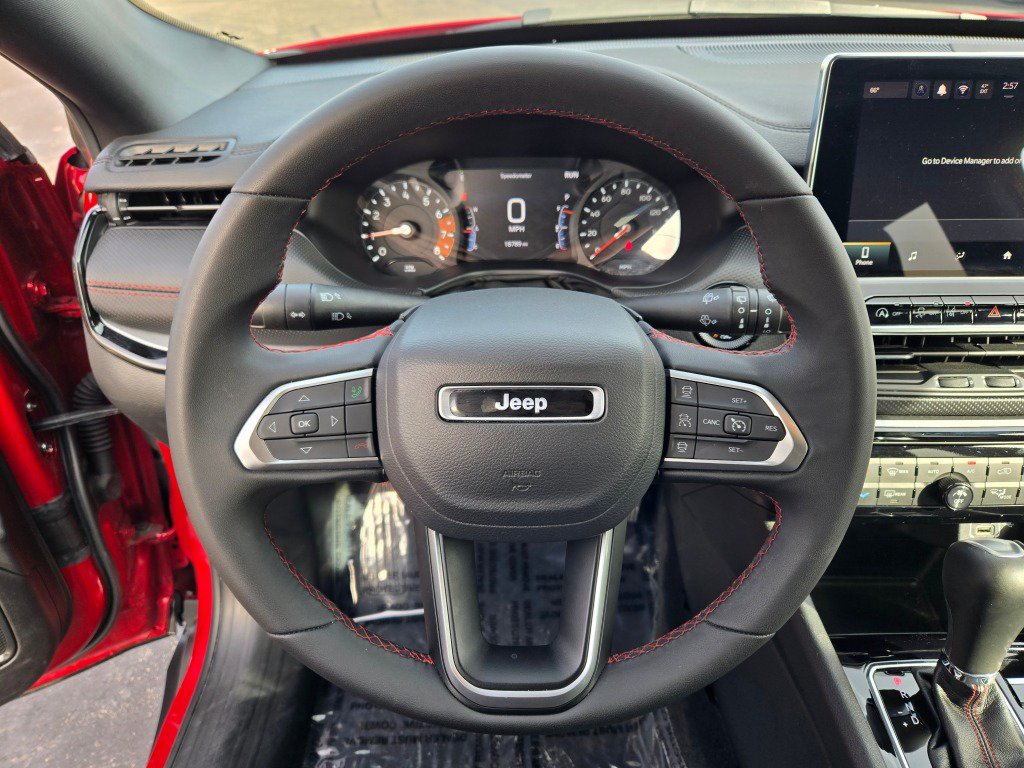 Used 2025 Jeep Compass Trailhawk AWD/4WD image 32
